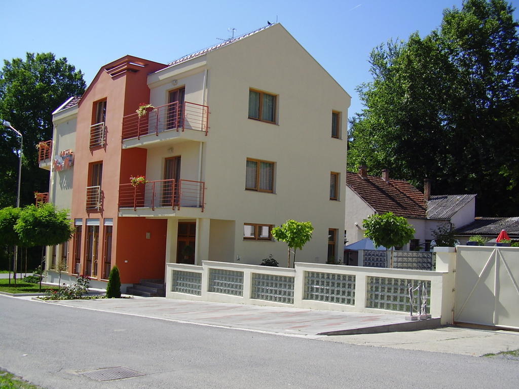 Hotel Mladimir Daruvar Exterior foto